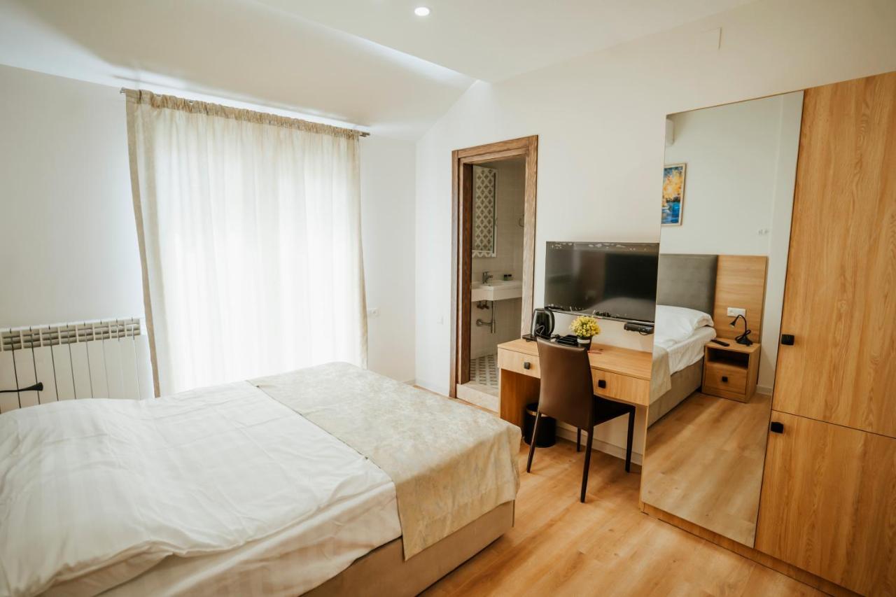 West Apart Hotel バトゥーミ エクステリア 写真