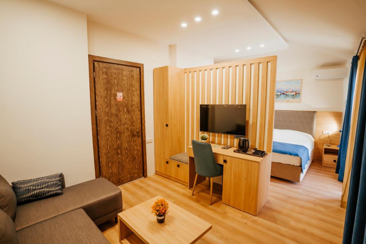 West Apart Hotel バトゥーミ エクステリア 写真