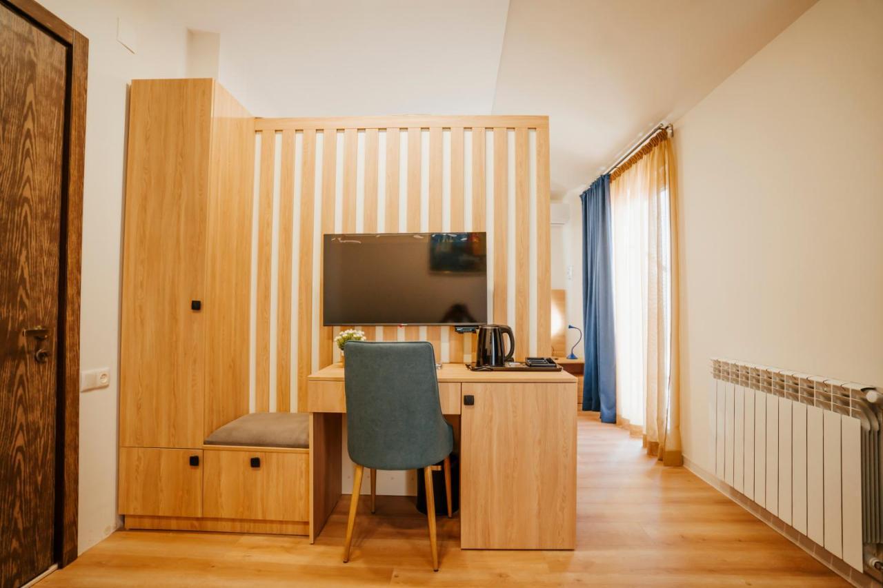West Apart Hotel バトゥーミ エクステリア 写真